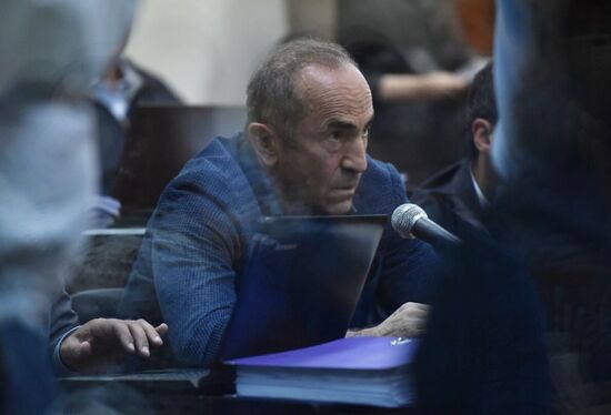 Акция у здания суда в Ереване