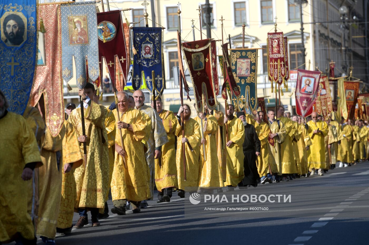 Крестный ход в честь Дня перенесения мощей Александра Невского