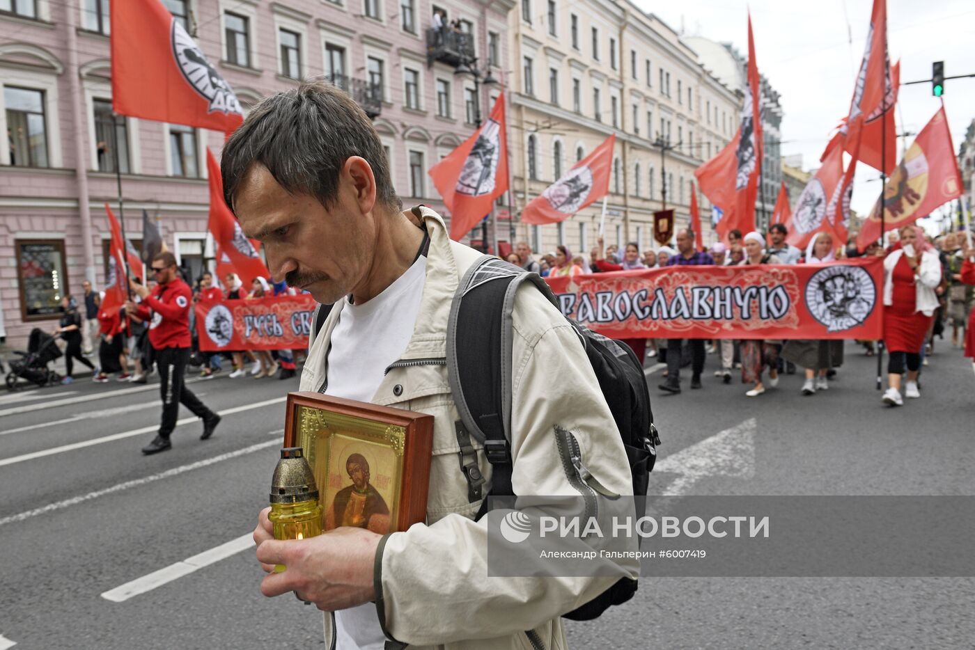 Крестный ход в честь Дня перенесения мощей Александра Невского