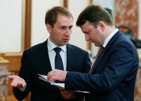 Премьер-министр РФ Д. Медведев провел заседание правительства РФ