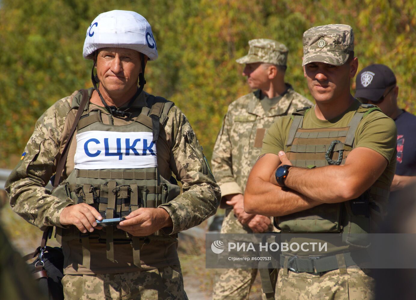 Передача заключенных Украине представителями ЛНР