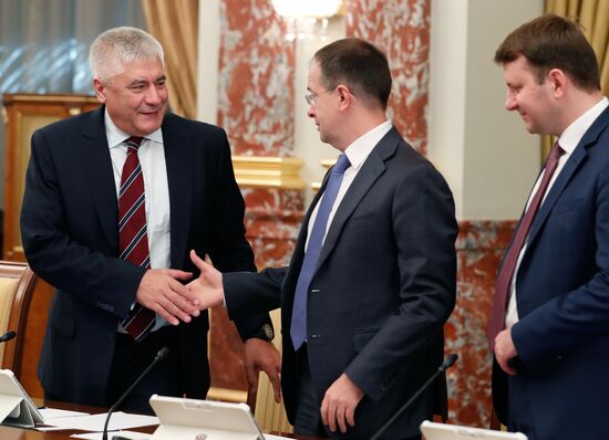 Премьер-министр РФ Д. Медведев провел заседание правительства РФ