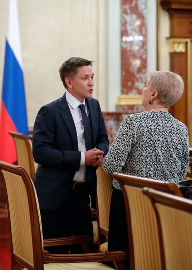 Премьер-министр РФ Д. Медведев провел заседание правительства РФ