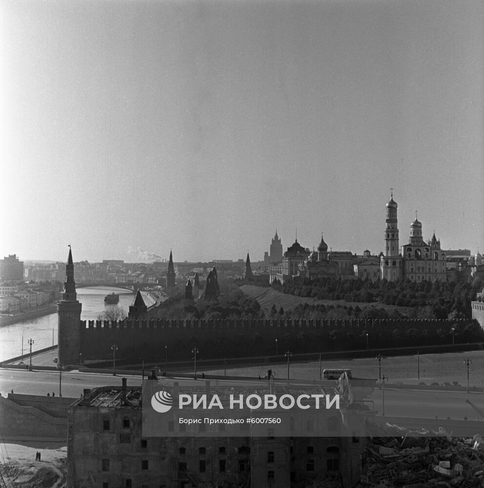 Вид на Московский Кремль из района Зарядья