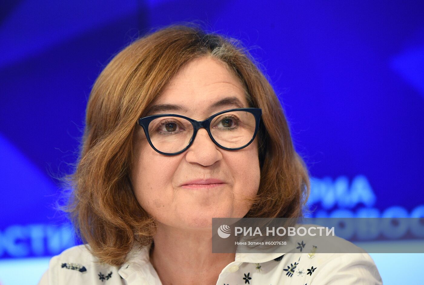 П/к генерального директора Государственной Третьяковской галереи З. Трегуловой, посвященная открытию выставочного сезона.