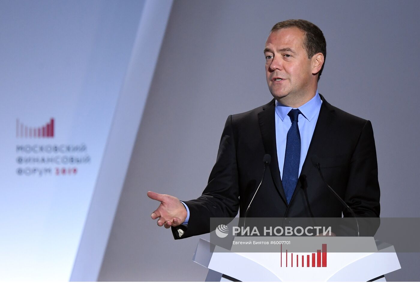 Премьер-министр РФ Д. Медведев принял участие в работе Московского финансового форума