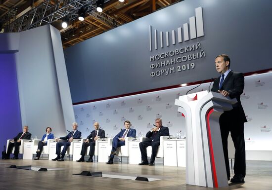 Премьер-министр РФ Д. Медведев принял участие в работе Московского финансового форума