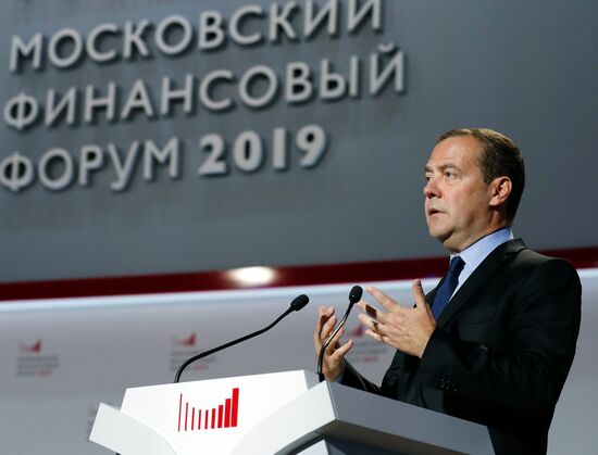 Премьер-министр РФ Д. Медведев принял участие в работе Московского финансового форума