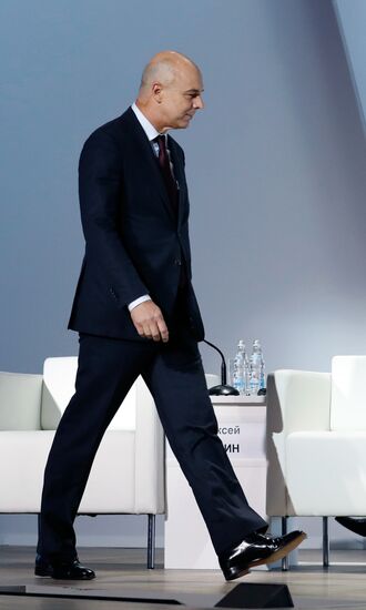 Премьер-министр РФ Д. Медведев принял участие в работе Московского финансового форума