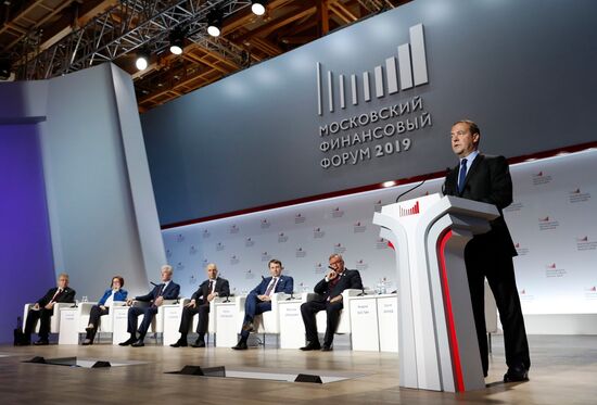 Премьер-министр РФ Д. Медведев принял участие в работе Московского финансового форума