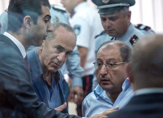 Акция у здания суда в Ереване