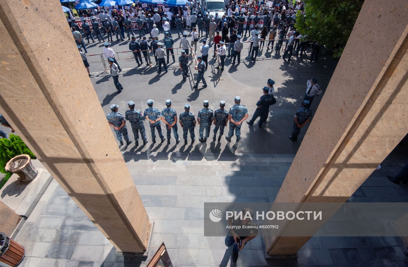 Акция у здания суда в Ереване