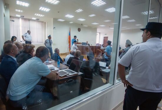 Акция у здания суда в Ереване