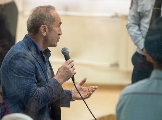 Акция у здания суда в Ереване