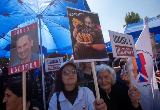 Акция у здания суда в Ереване