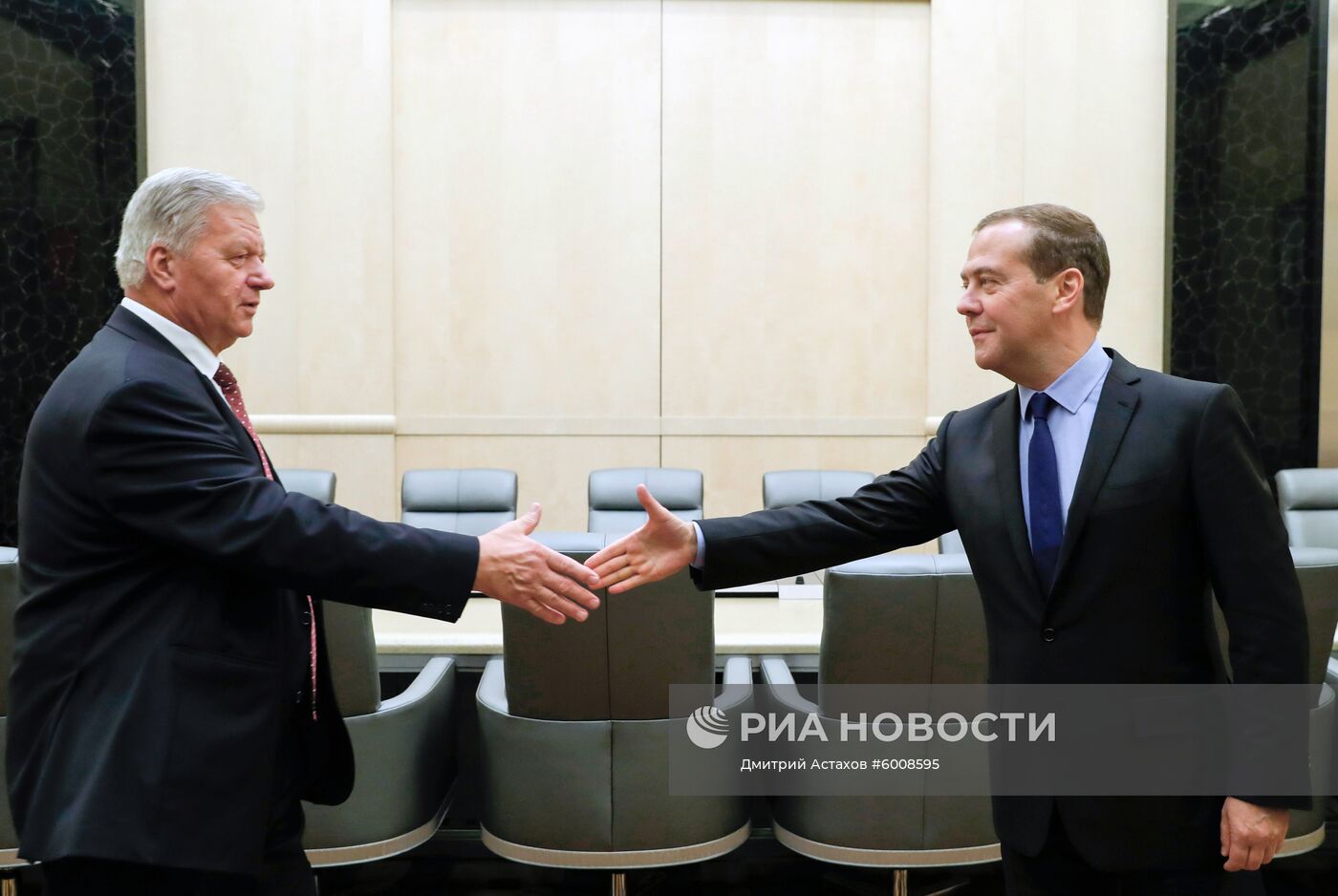 Премьер-министр РФ Д.Медведев встретился с главой ФНП М.Шмаковым