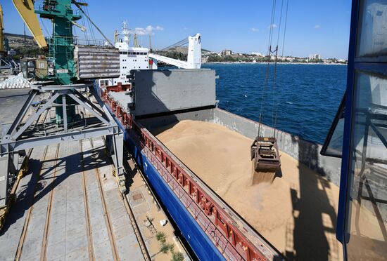 Феодосийский морской торговый порт