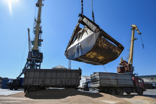 Феодосийский морской торговый порт