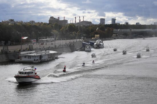 Демонстрация пожарно-спасательных кораблей в Москве