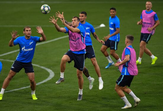 Футбол. Лига чемпионов. Тренировка ФК "Зенит"