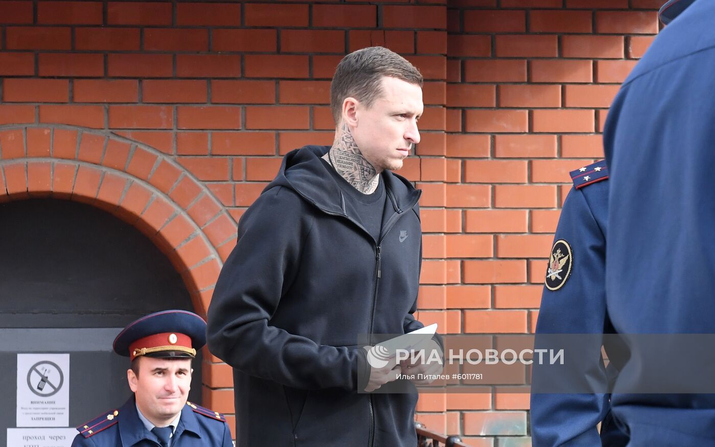 Футболистов П. Мамаева и А. Кокорина освободили из колонии по УДО