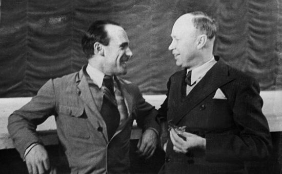 Композиторы Сергей Прокофьев и Лев Книппер