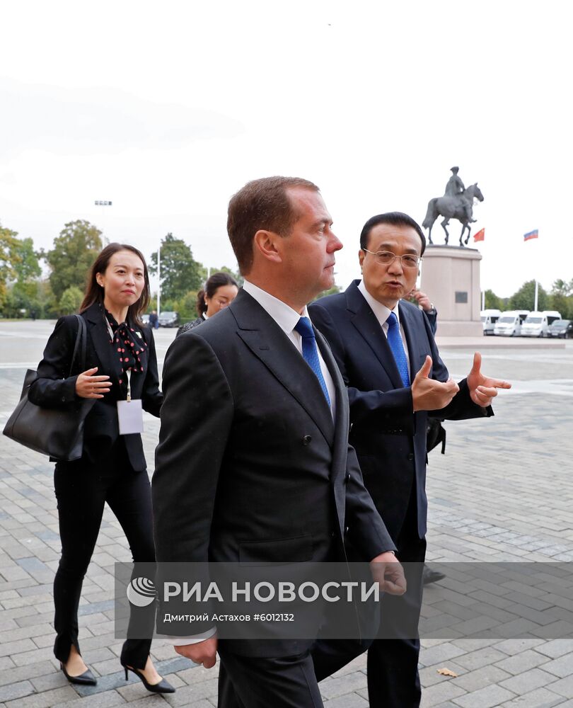 Рабочая поездка премьер-министра РФ Д. Медведева в Санкт-Петербург