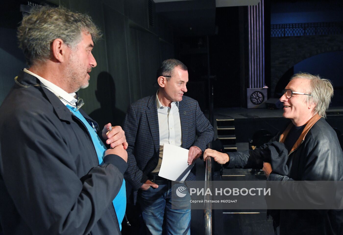 Сбор труппы в театре "Мастерская Петра Фоменко"