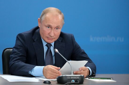 Президент РФ В. Путин провёл заседание наблюдательного совета АСИ