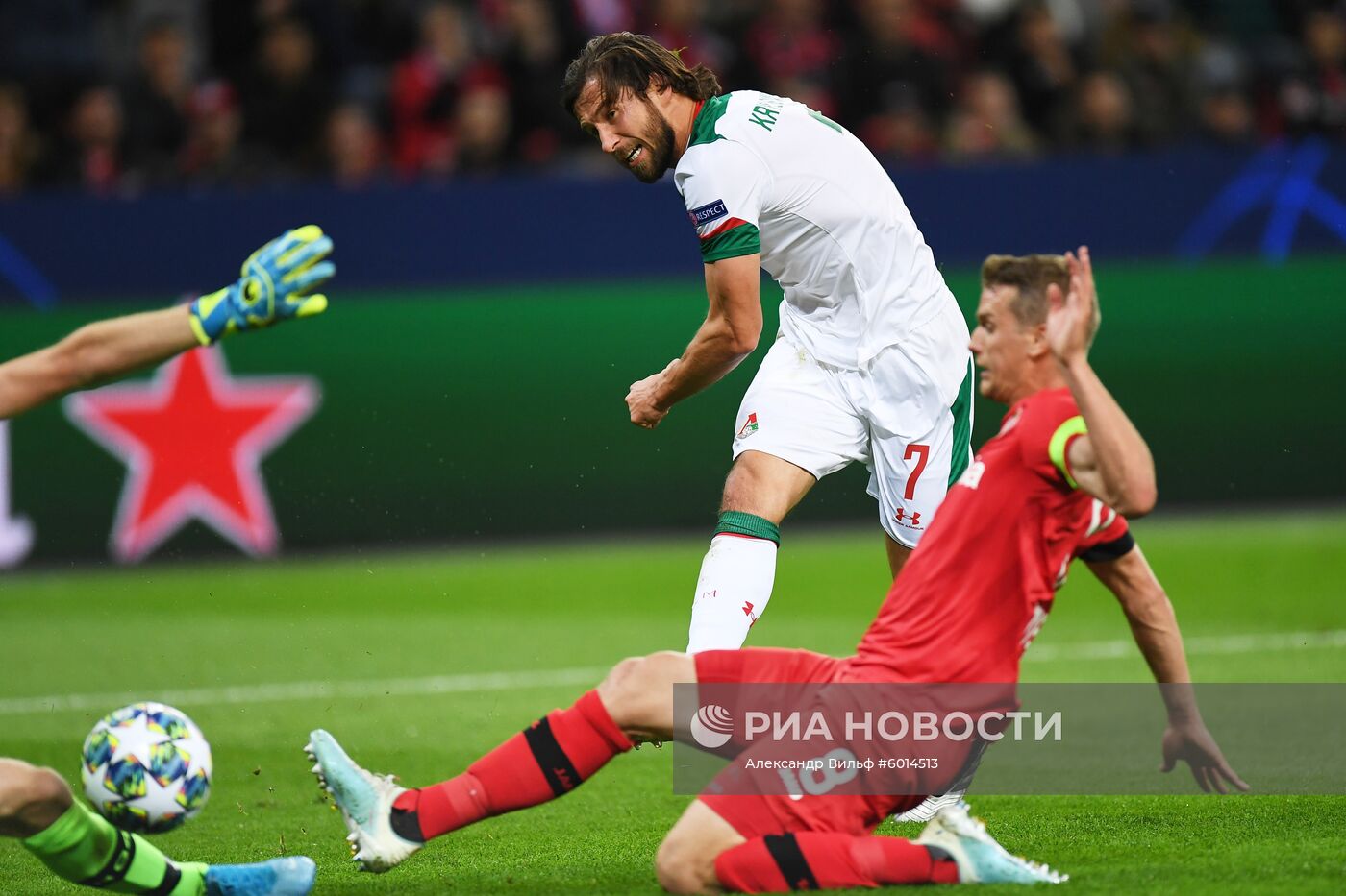 Футбол. Лига чемпионов. Матч "Байер" - "Локомотив"