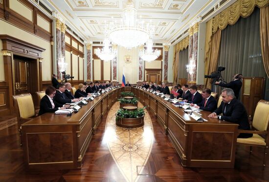 Премьер-министр РФ Д. Медведев провел заседание правительства РФ