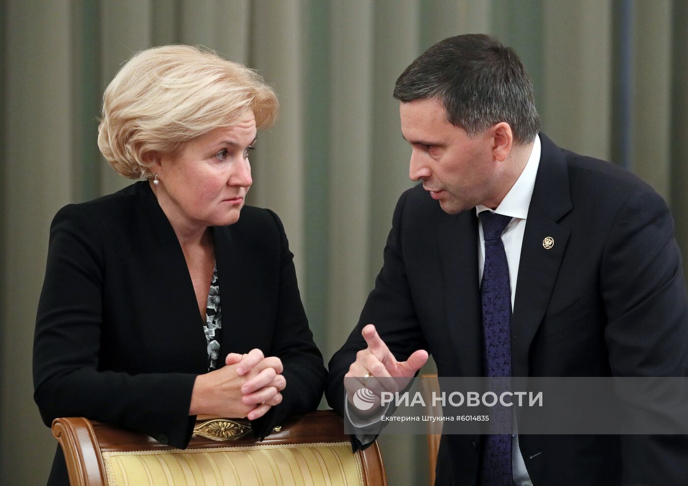 Премьер-министр РФ Д. Медведев провел заседание правительства РФ