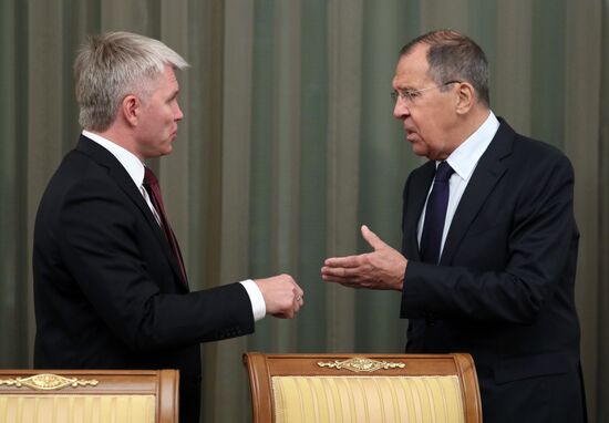 Премьер-министр РФ Д. Медведев провел заседание правительства РФ