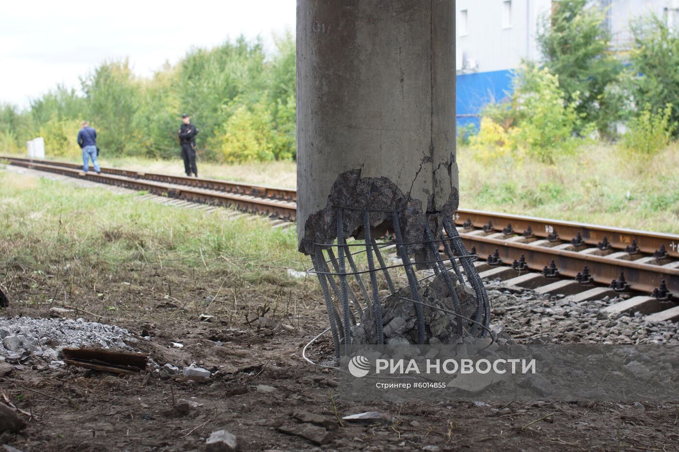 Последствия подрыва моста в Луганске