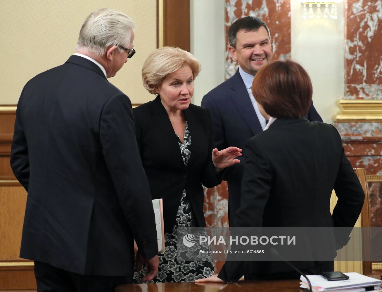 Премьер-министр РФ Д. Медведев провел заседание правительства РФ