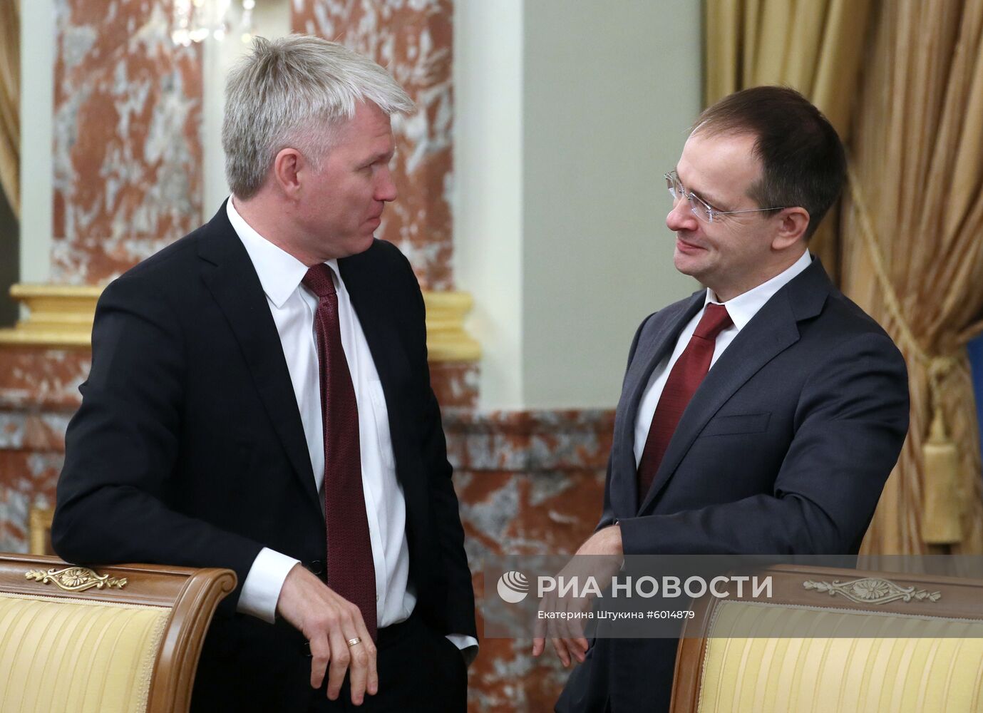 Премьер-министр РФ Д. Медведев провел заседание правительства РФ