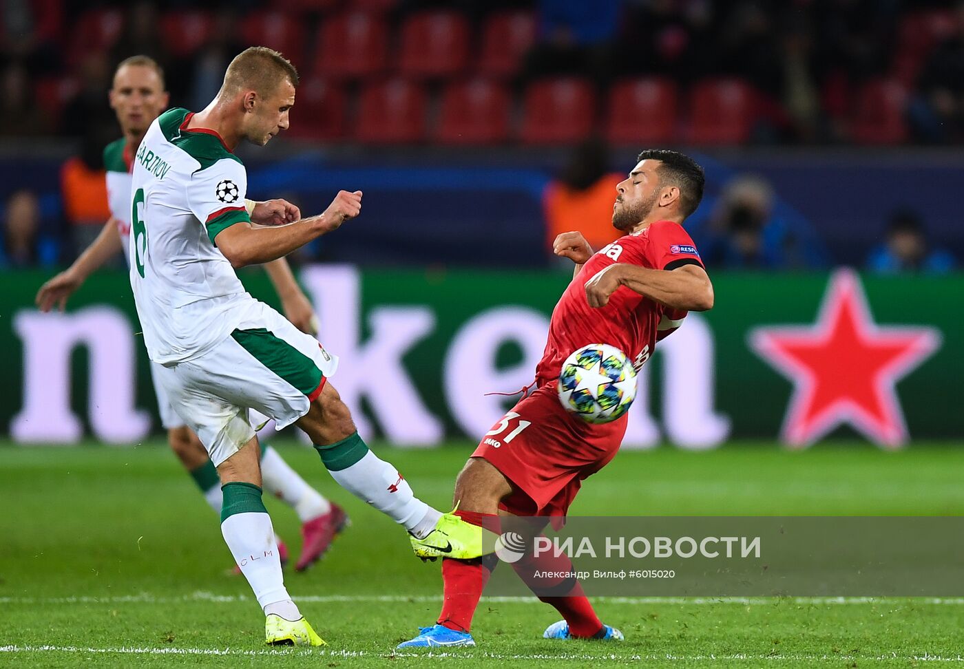 Футбол. Лига чемпионов. Матч "Байер" - "Локомотив"