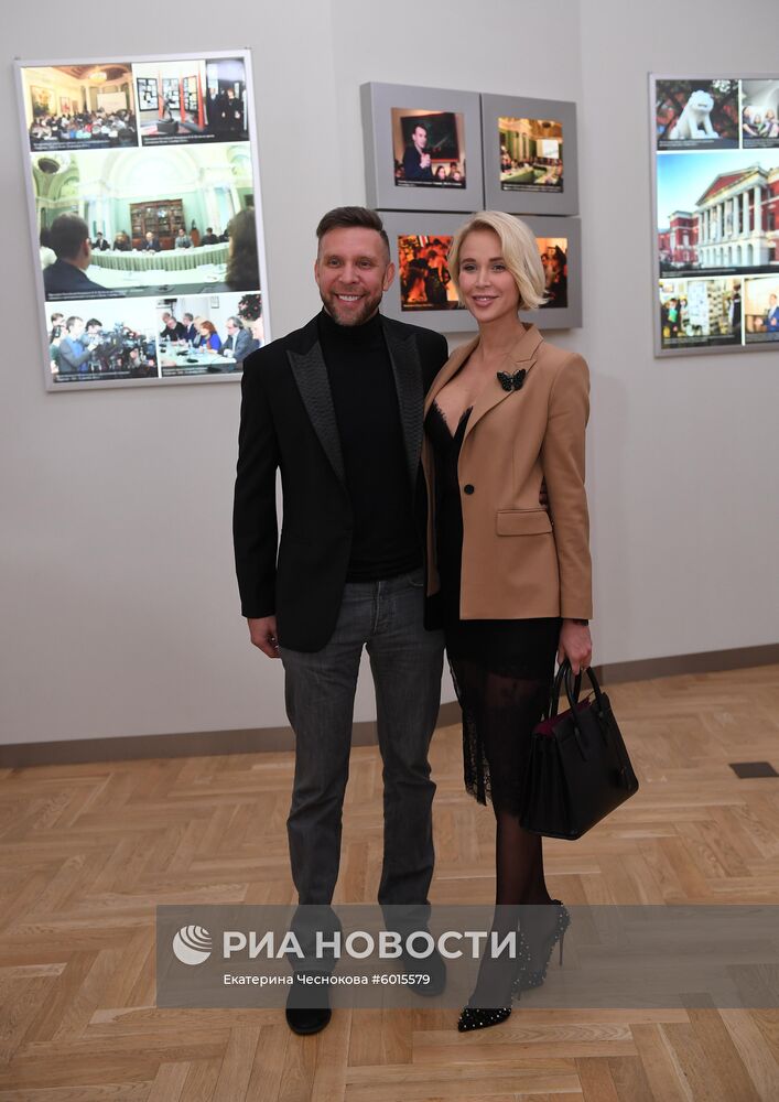 Открытие выставки Никаса Сафронова "Иные миры"