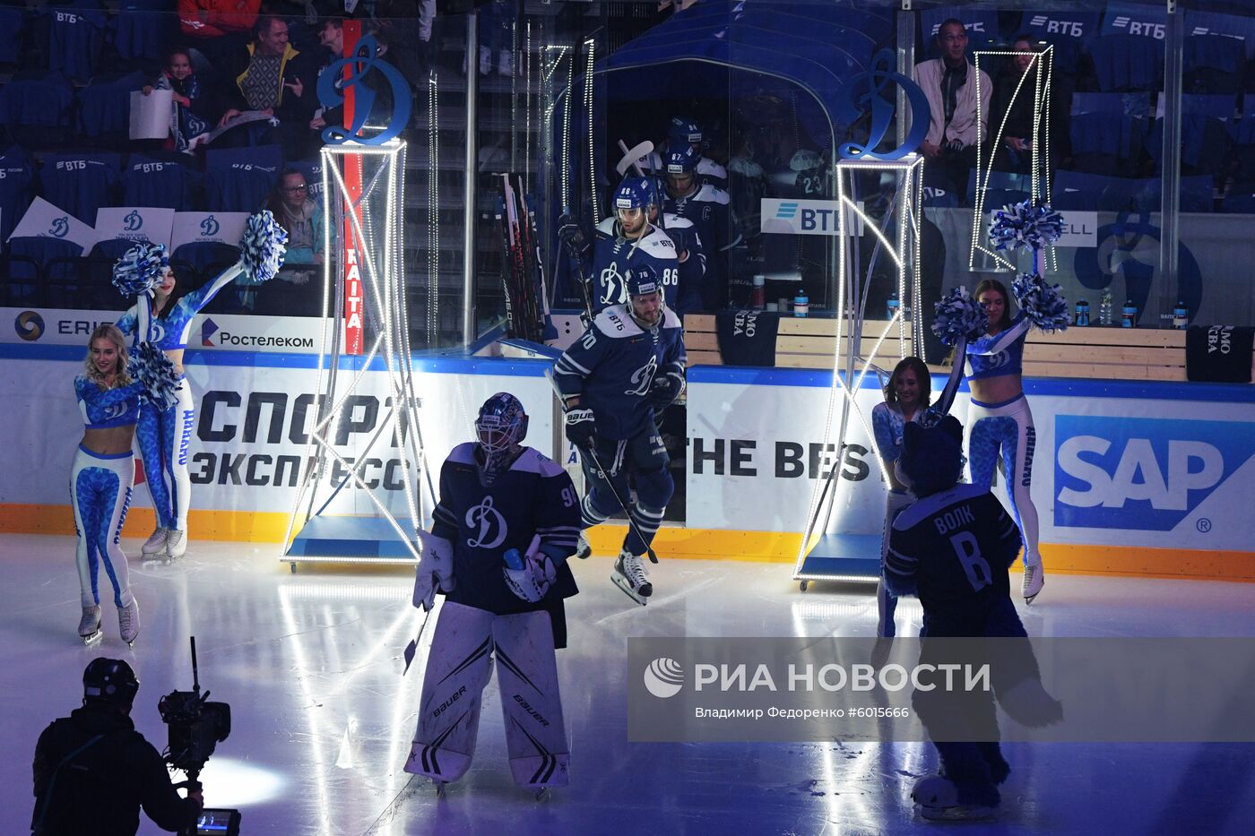 Хоккей. КХЛ. Матч "Динамо" (Москва) - СКА