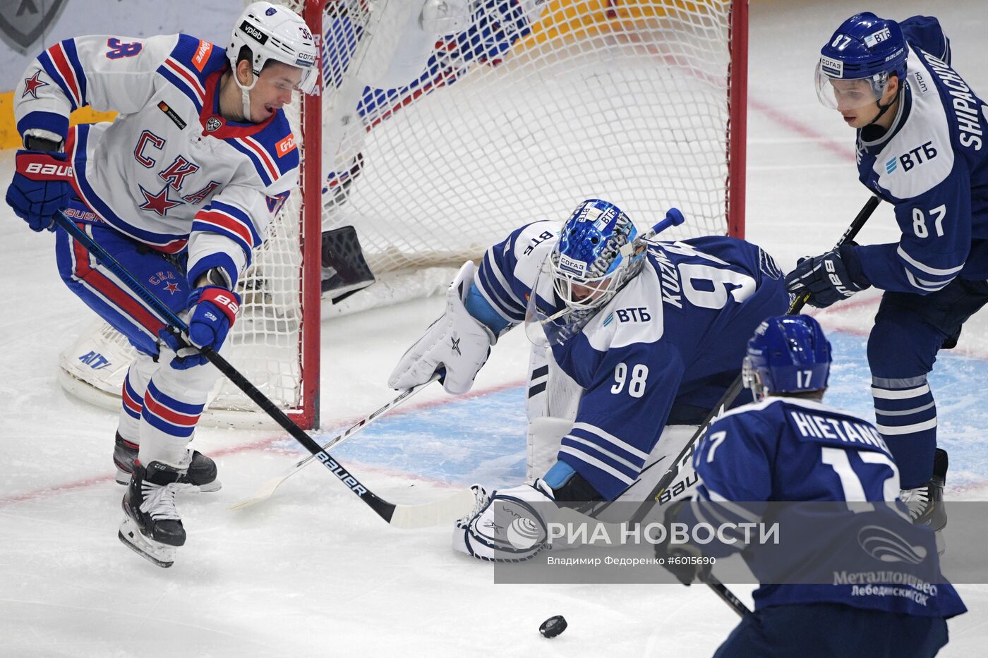 Хоккей. КХЛ. Матч "Динамо" (Москва) - СКА
