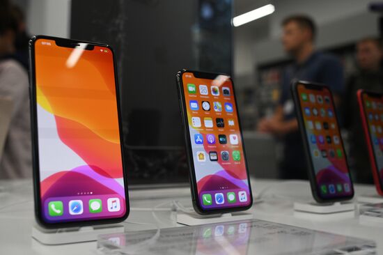 Старт продаж новых iPhone в России