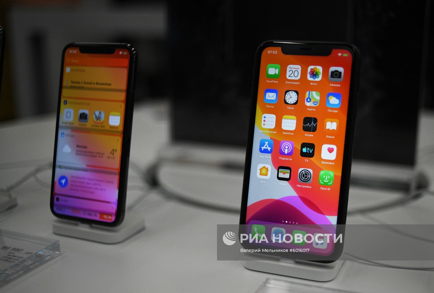 Старт продаж новых iPhone в России | РИА Новости Медиабанк