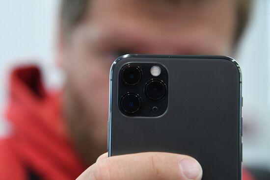 Старт продаж новых iPhone в России