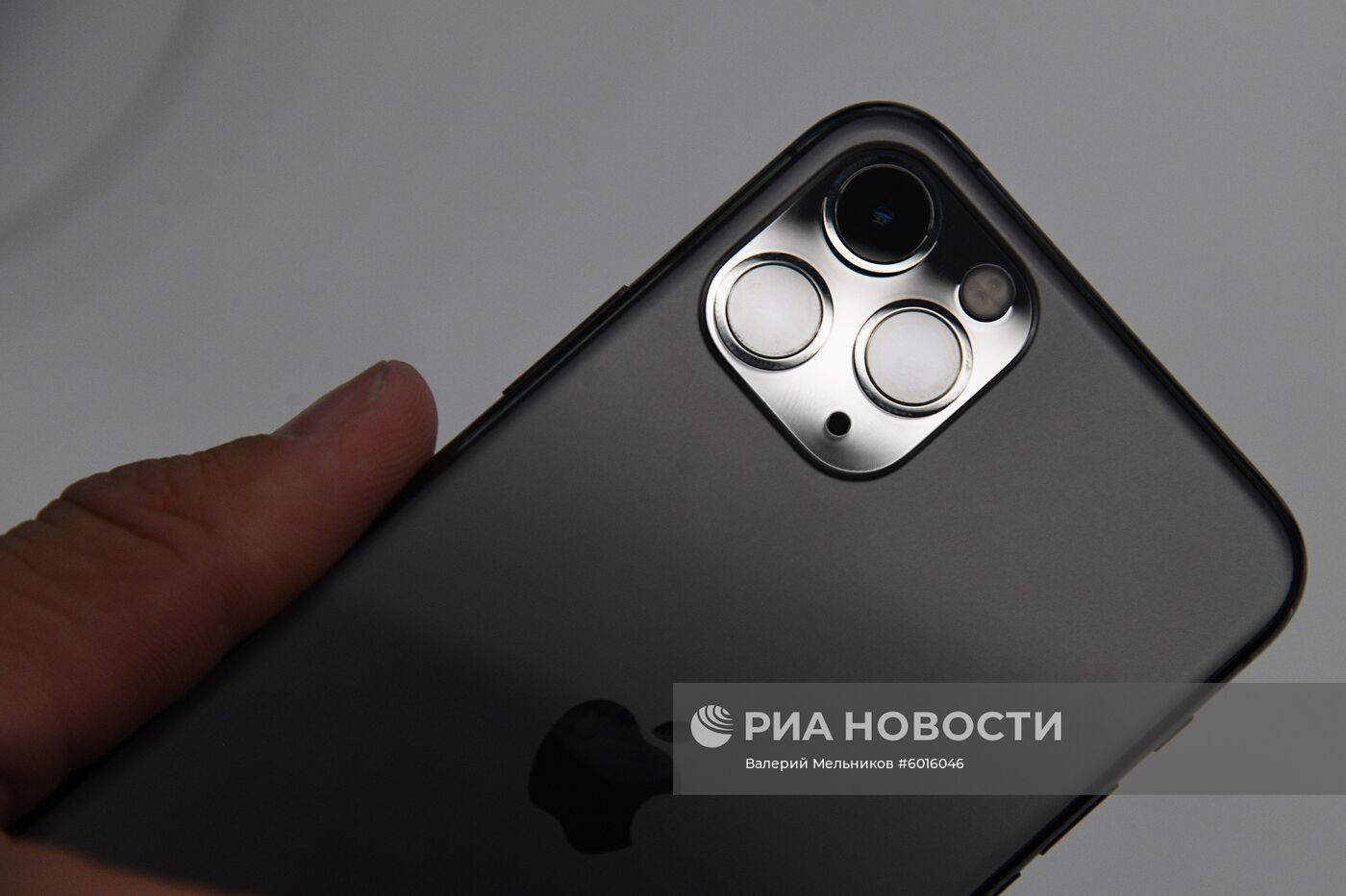 Старт продаж новых iPhone в России | РИА Новости Медиабанк