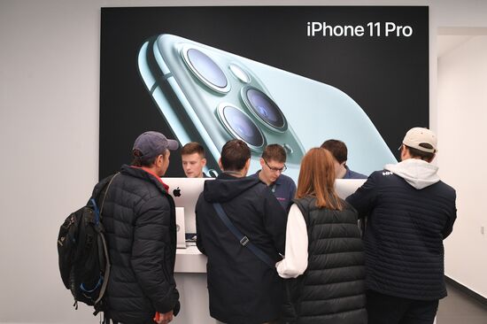 Старт продаж новых iPhone в России