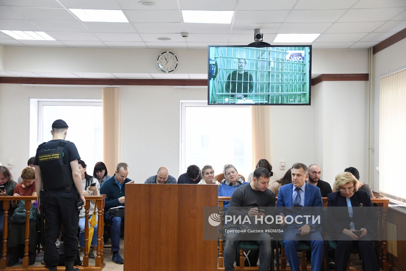 Рассмотрение вопроса об изменении меры пресечения П. Устинову