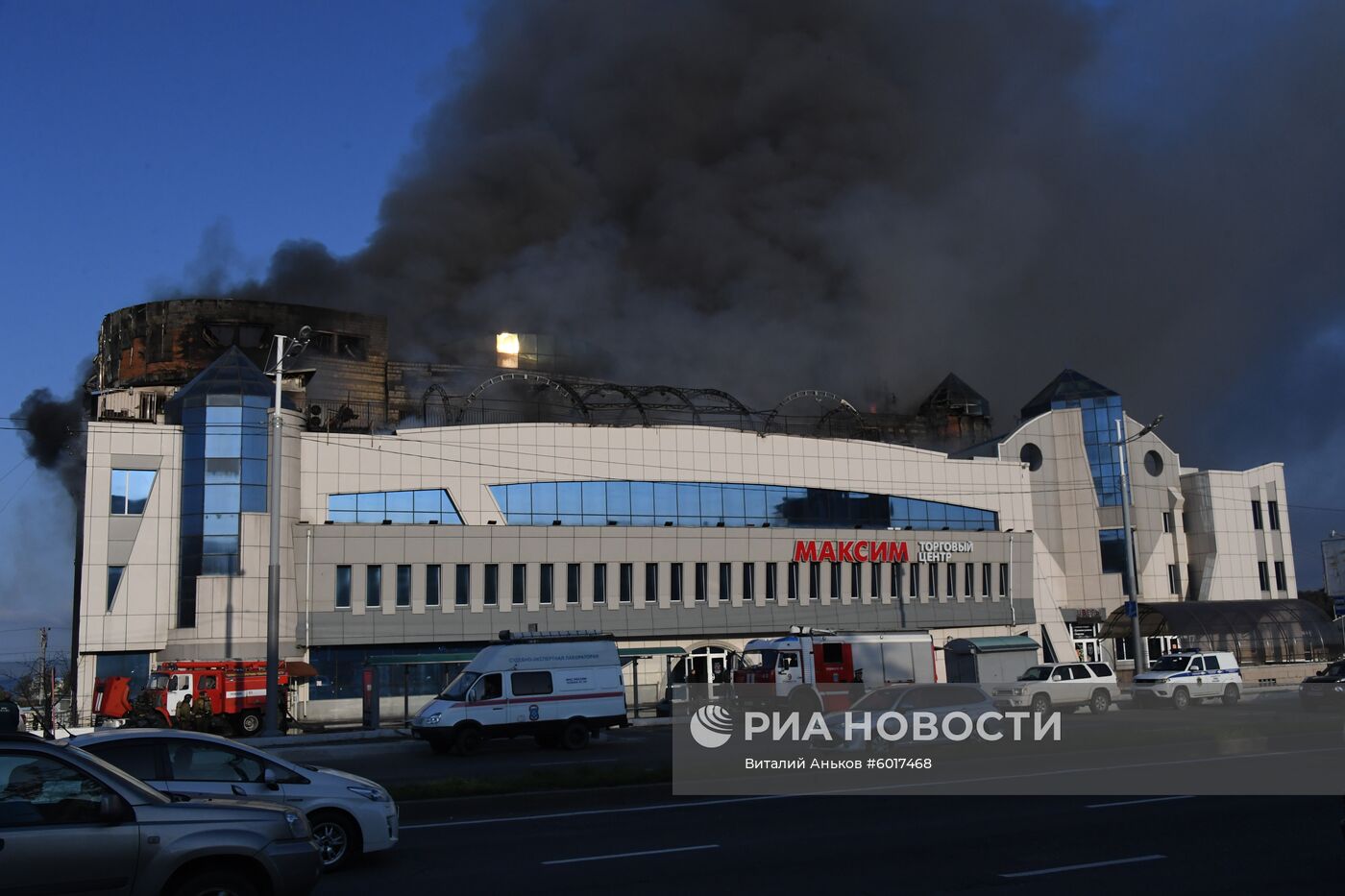 Пожар в ТЦ "Максим" во Владивостоке