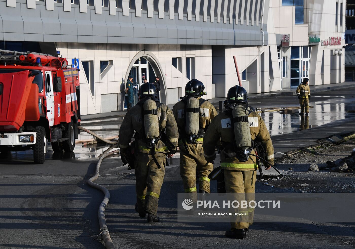 Пожар в ТЦ "Максим" во Владивостоке