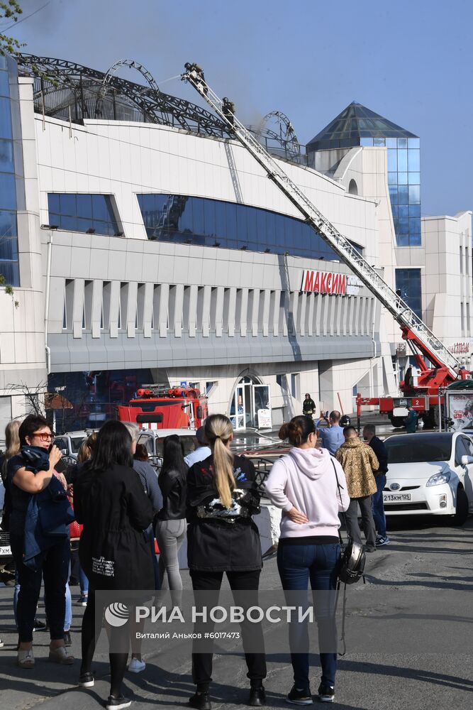 Пожар в ТЦ "Максим" во Владивостоке