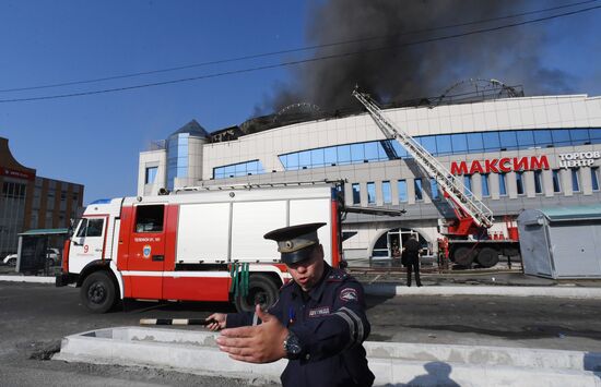 Пожар в ТЦ "Максим" во Владивостоке